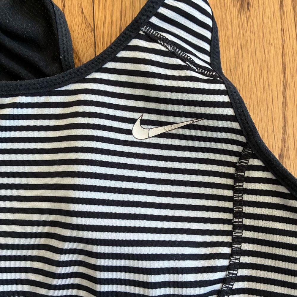 Nike Women's Striped Sports Bra in Black and White - Picture 4 of 4